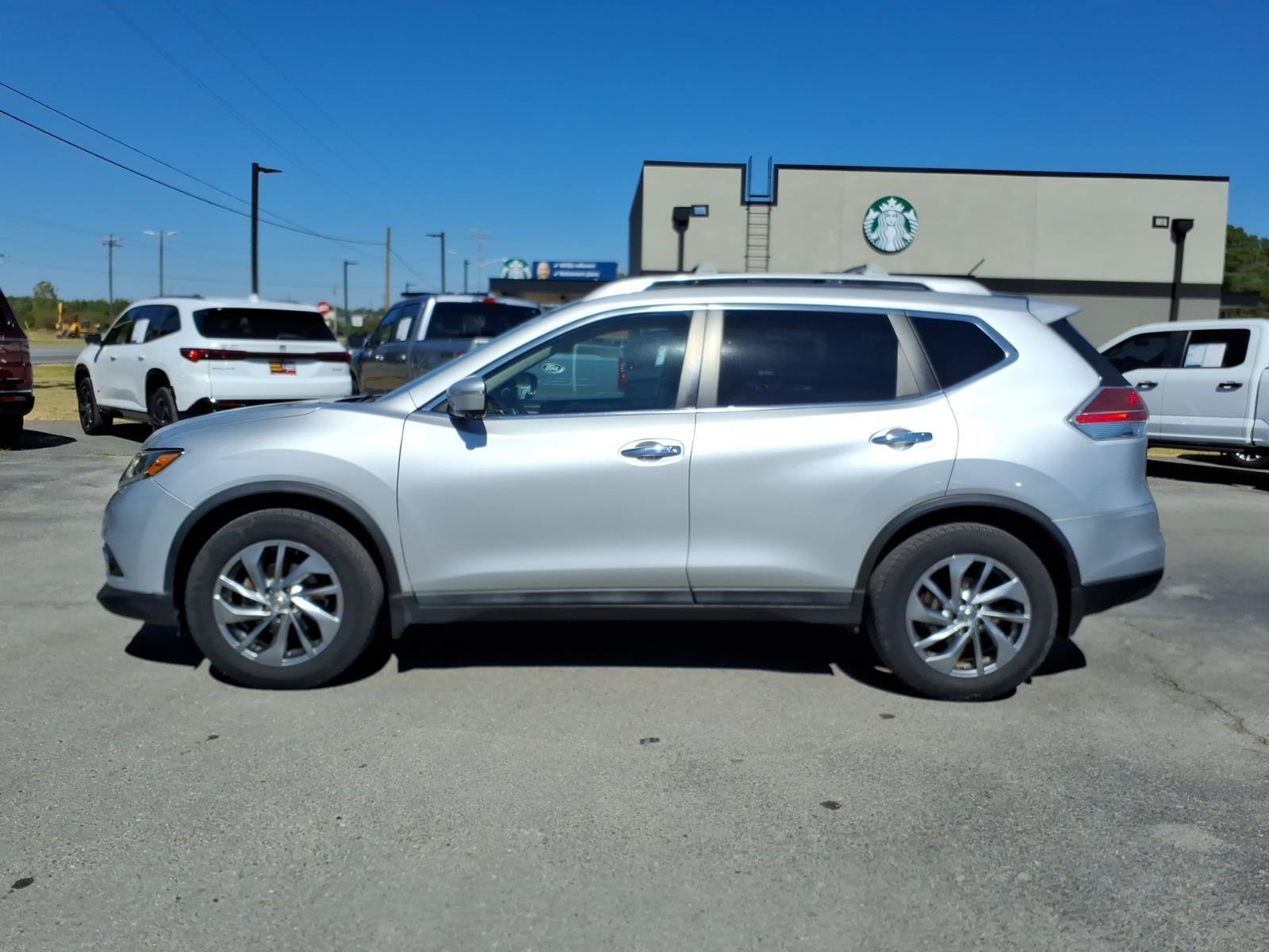 Used 2015 Nissan Rogue SL with VIN 5N1AT2MT9FC883482 for sale in Hartselle, AL