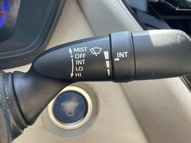 Used 2020 White Toyota LE image 17
