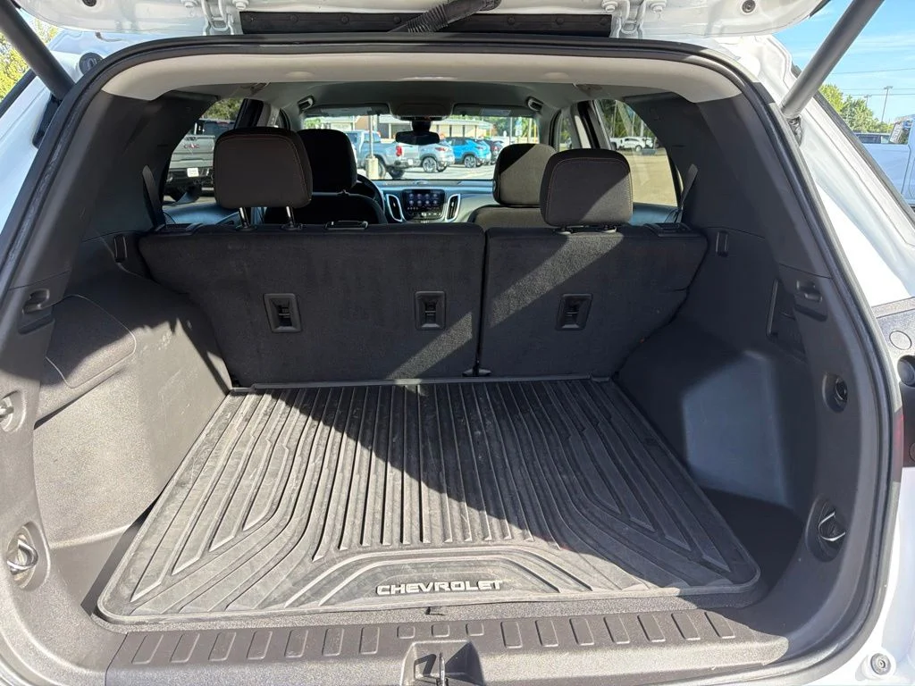 Used 2024 Summit White Chevrolet LT image 34