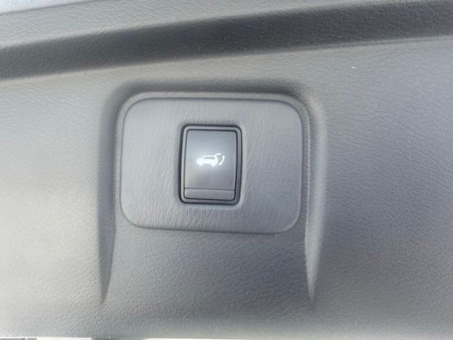 Used 2017 Gray Nissan Platinum image 37