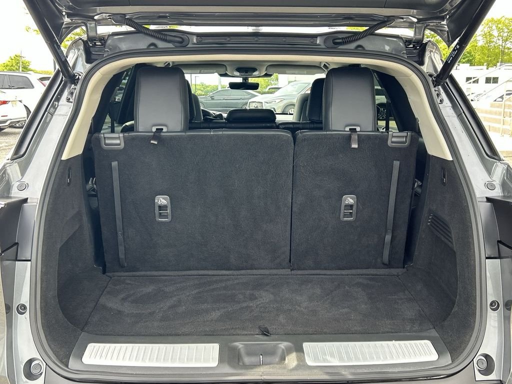 Certified Used 2023 Gray INFINITI LUXE image 28