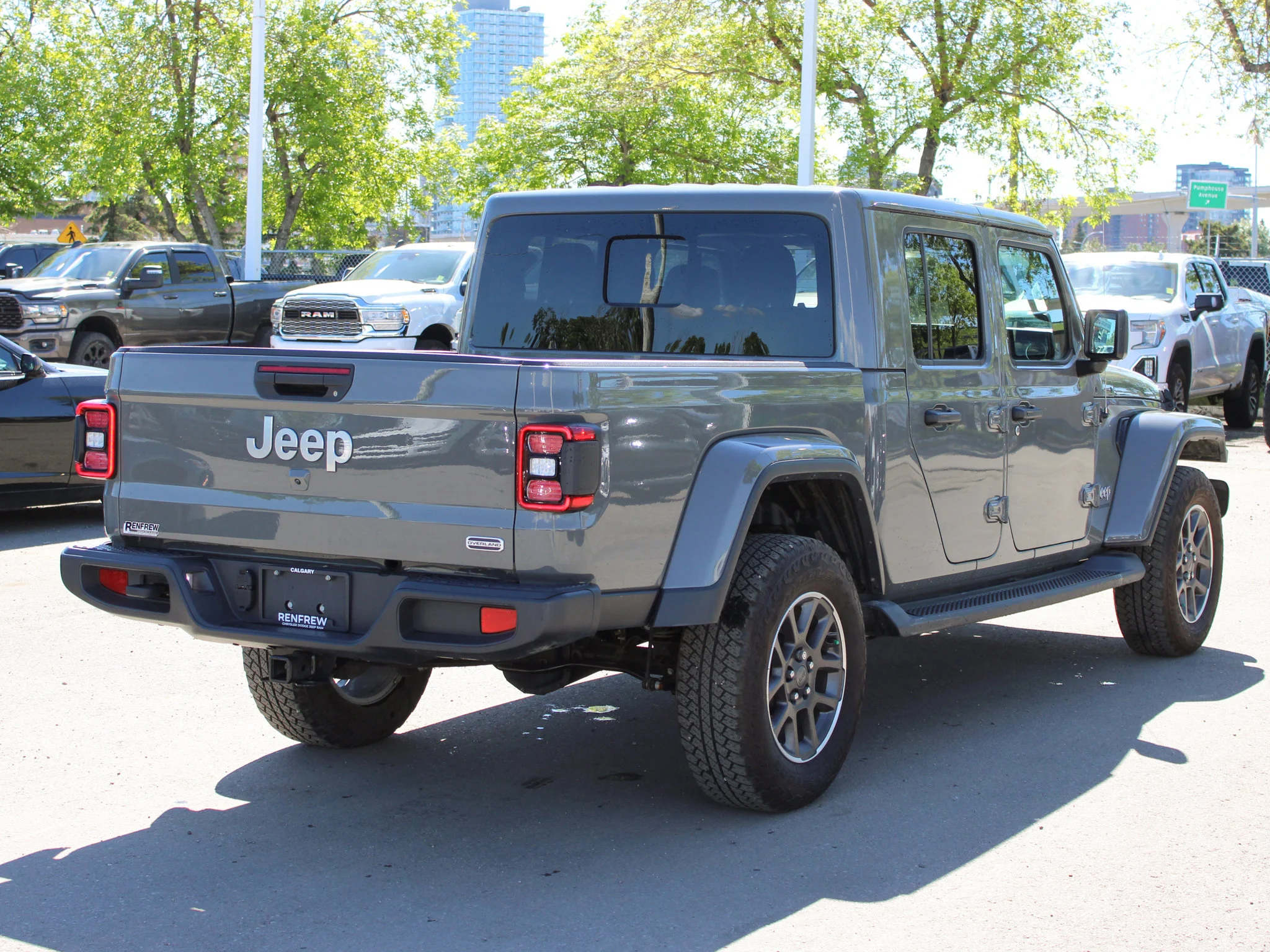 Certified Used 2023 Grey Jeep Overland * No Accidents | V6 | Heated McKinley Leather | Trailer Tow Package image 17