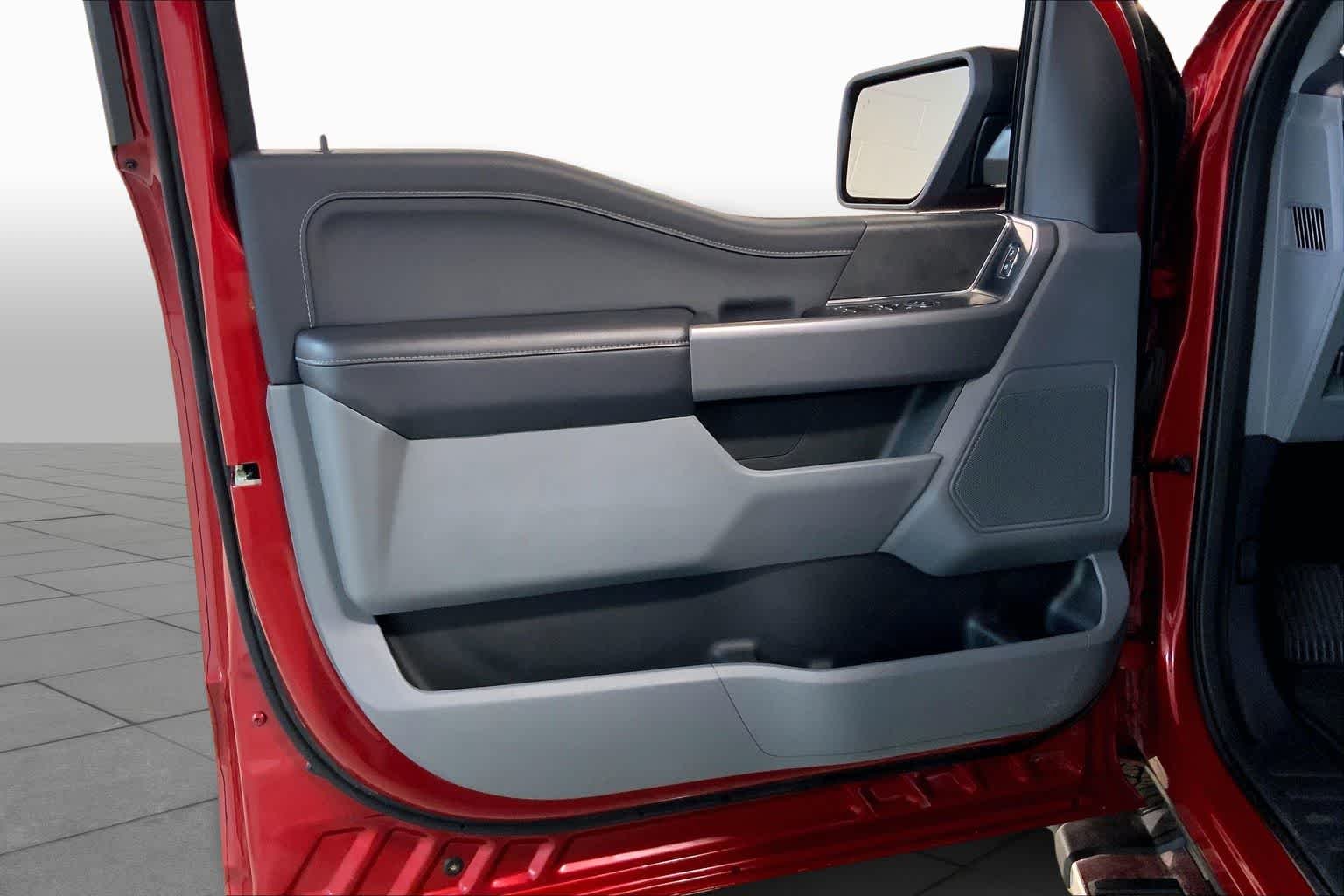 Used 2025 Rapid Red Metallic Tinted Clearcoat Ford XLT image 31