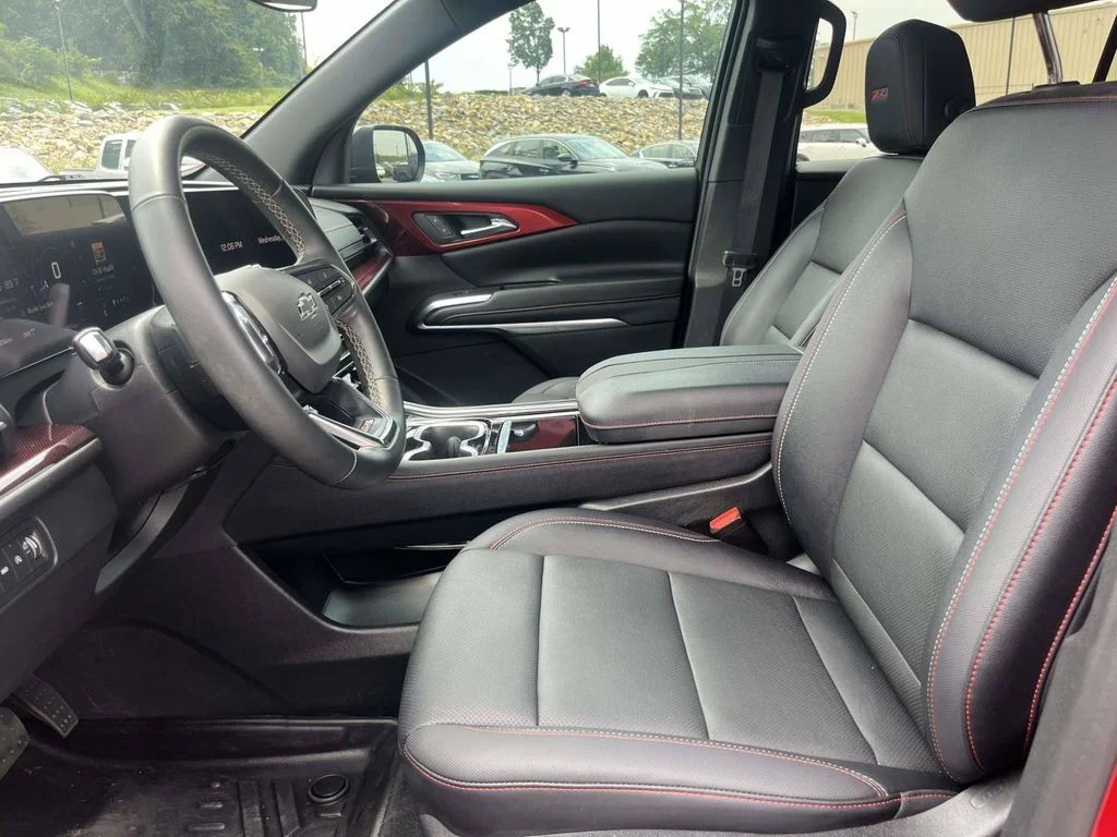 Used 2024 Red Chevrolet Z71 image 17