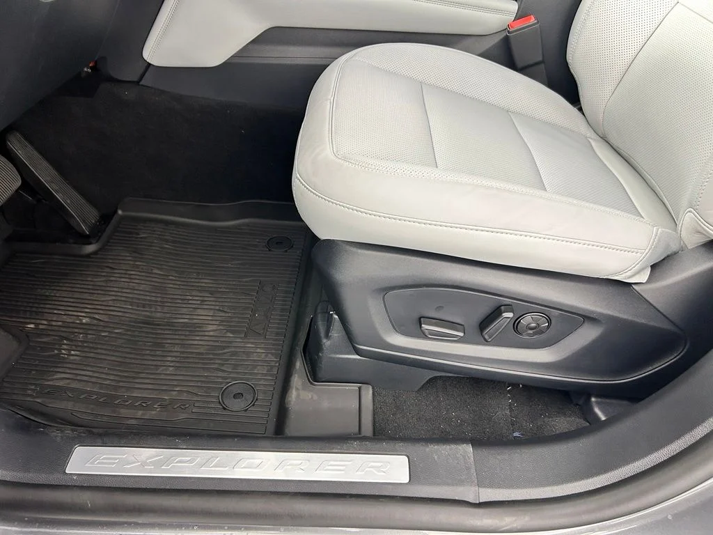 New 2026 Carbonized Gray Metallic Ford Platinum™ image 24