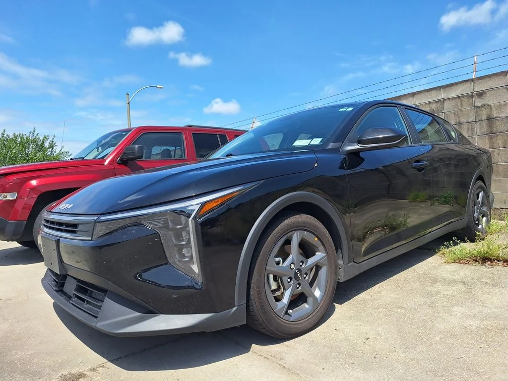 2025 Kia K4 LXS AT's photo