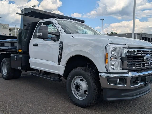 New 2026 Oxford White Ford F-350® XL image 7
