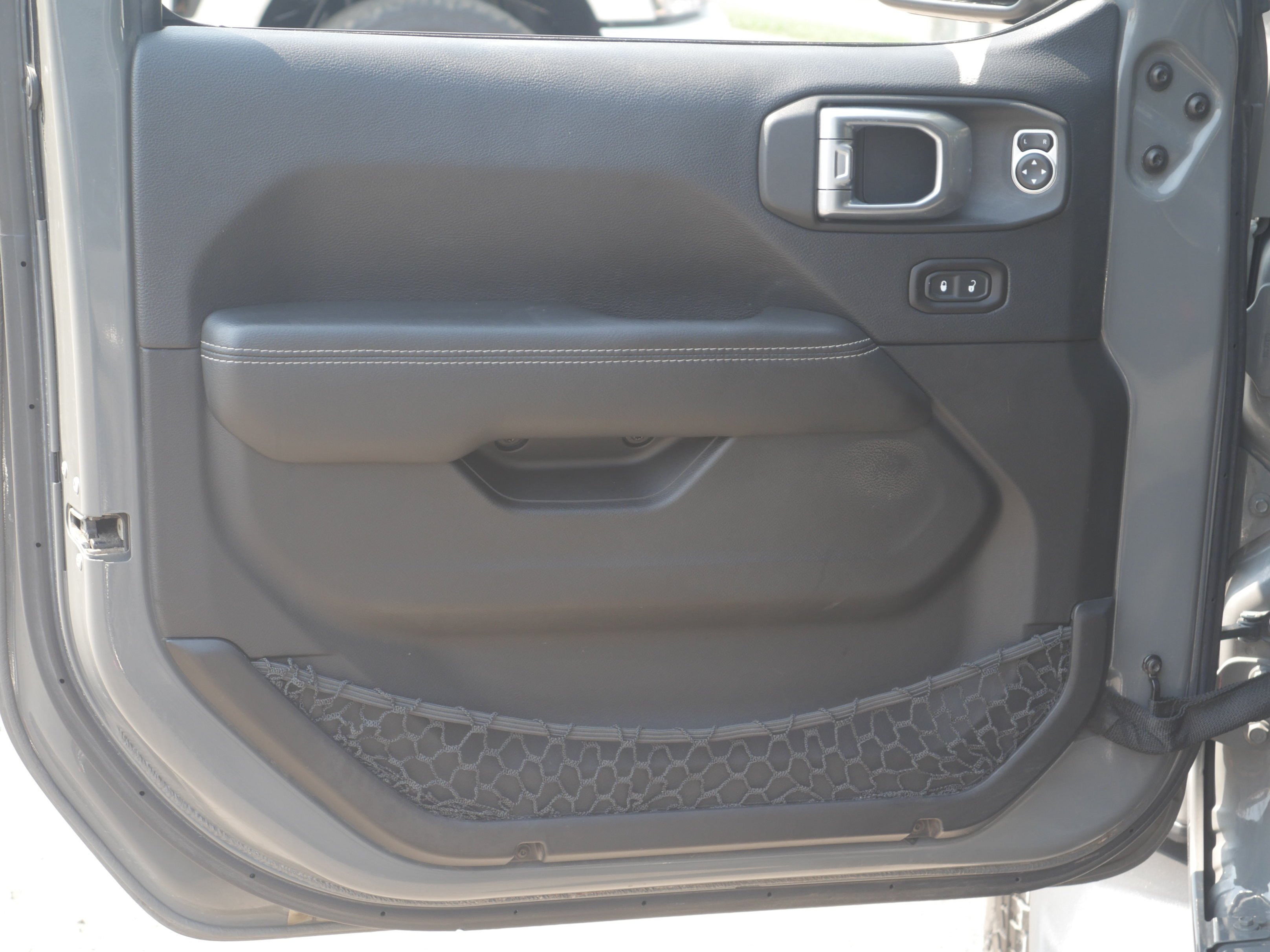 Used 2018 Sting Gray Clearcoat Jeep Sahara image 33