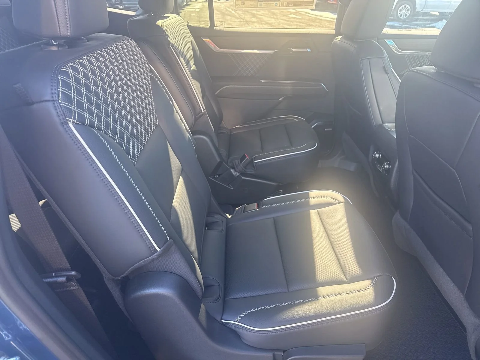 2026 GMC Acadia Denali - Photo 23