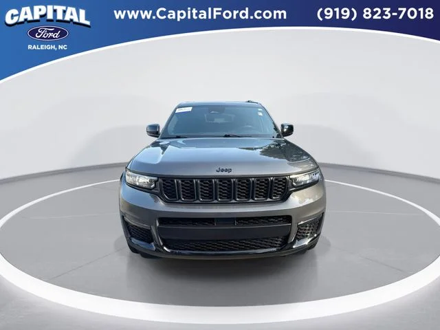 Used 2025 Gray Jeep Limited image 3