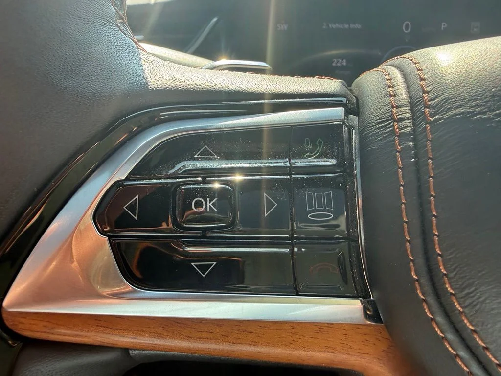 Used 2023 Gray Jeep Summit Reserve image 19
