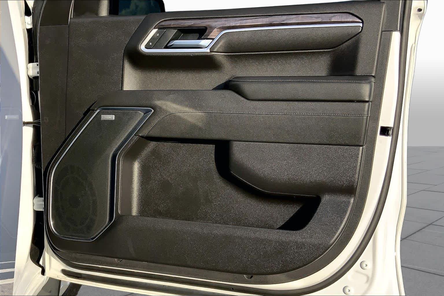 Used 2022 Summit White Chevrolet LTZ image 19