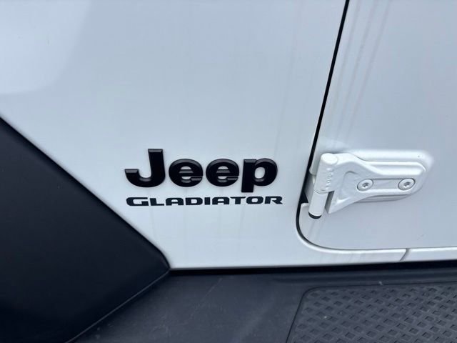 Used 2020 White Jeep Sport image 2