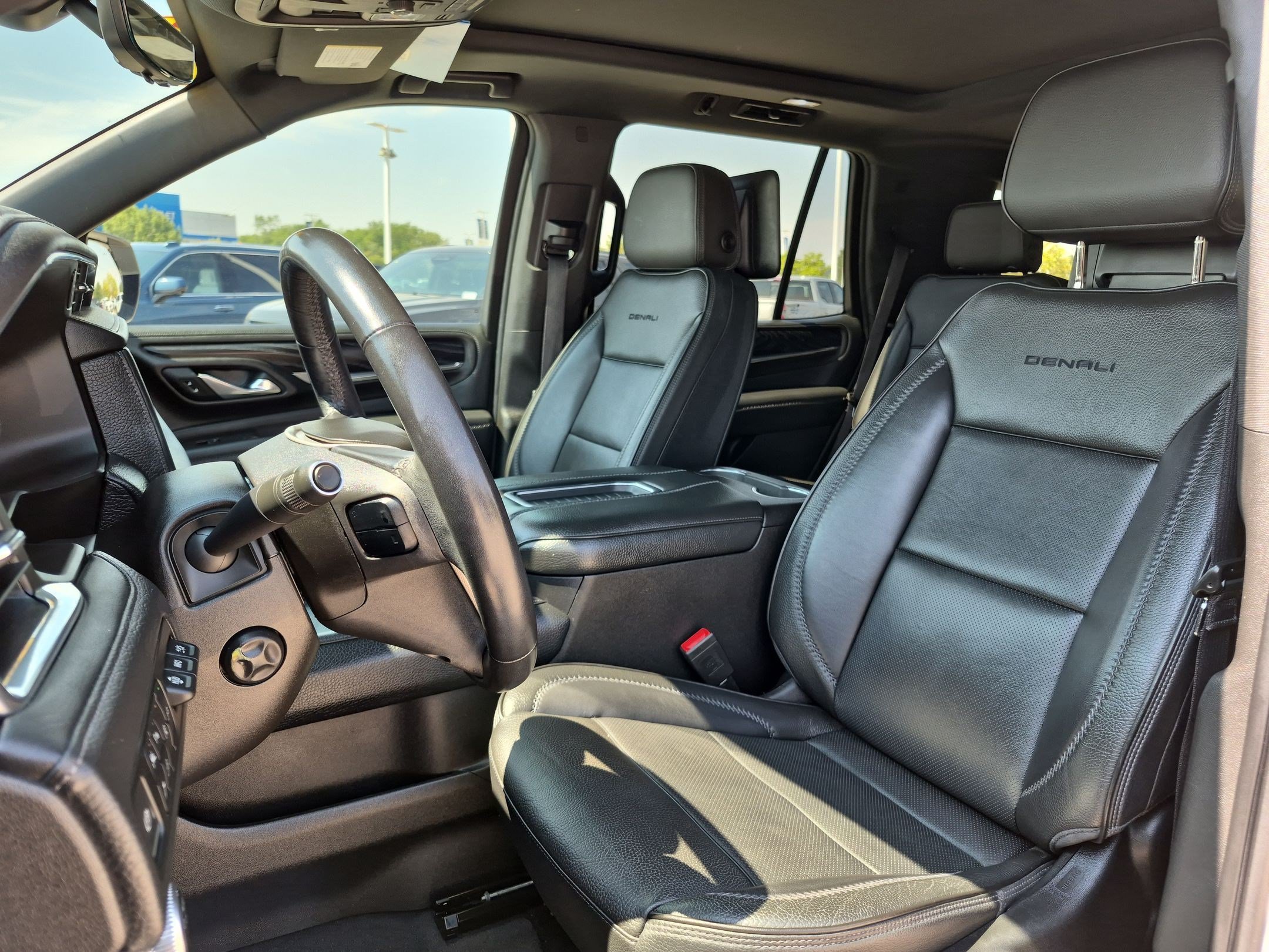 Used 2021 WHITE FROST TRICOAT GMC Denali image 25