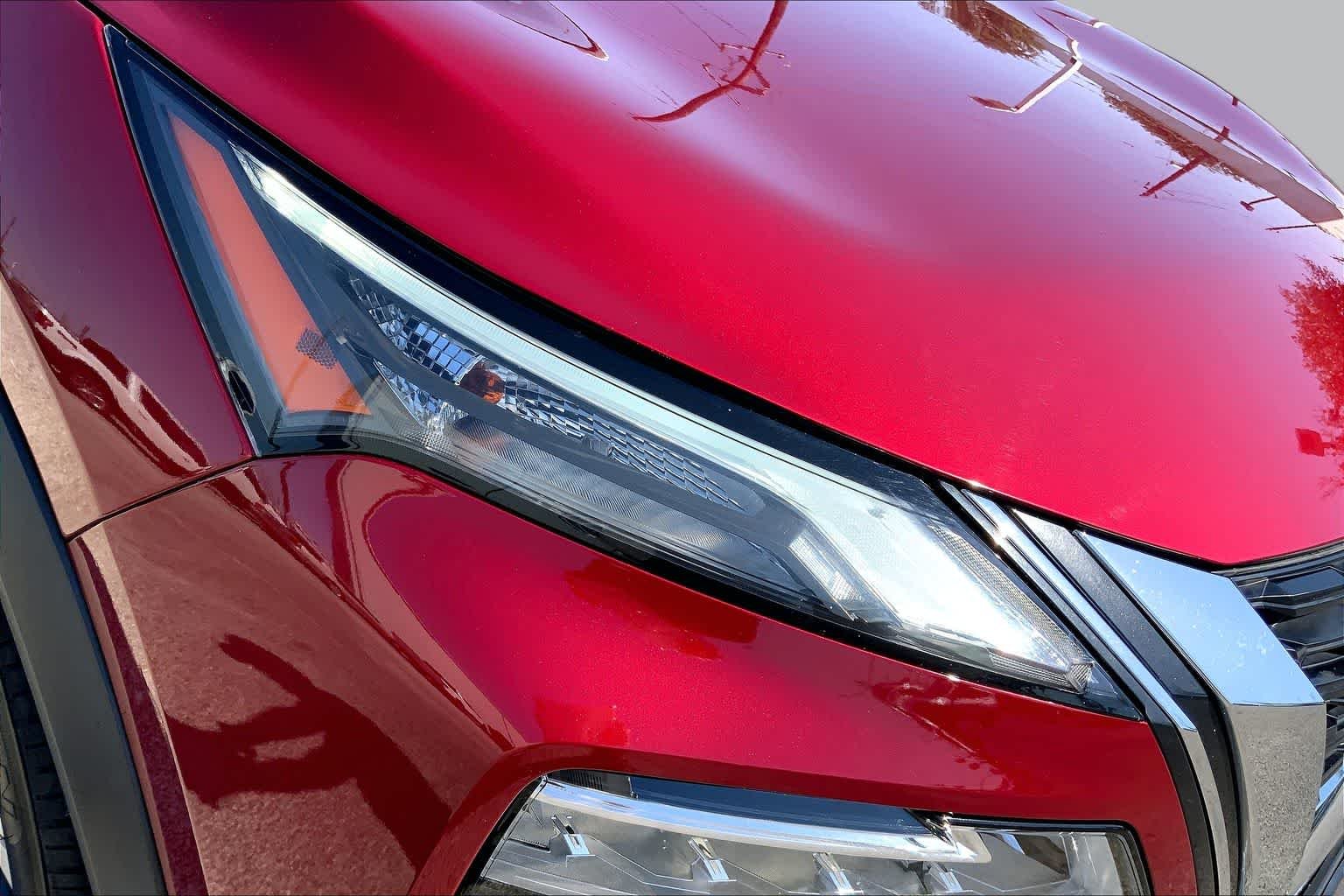 Used 2023 Scarlet Ember Tintcoat Nissan SV image 28