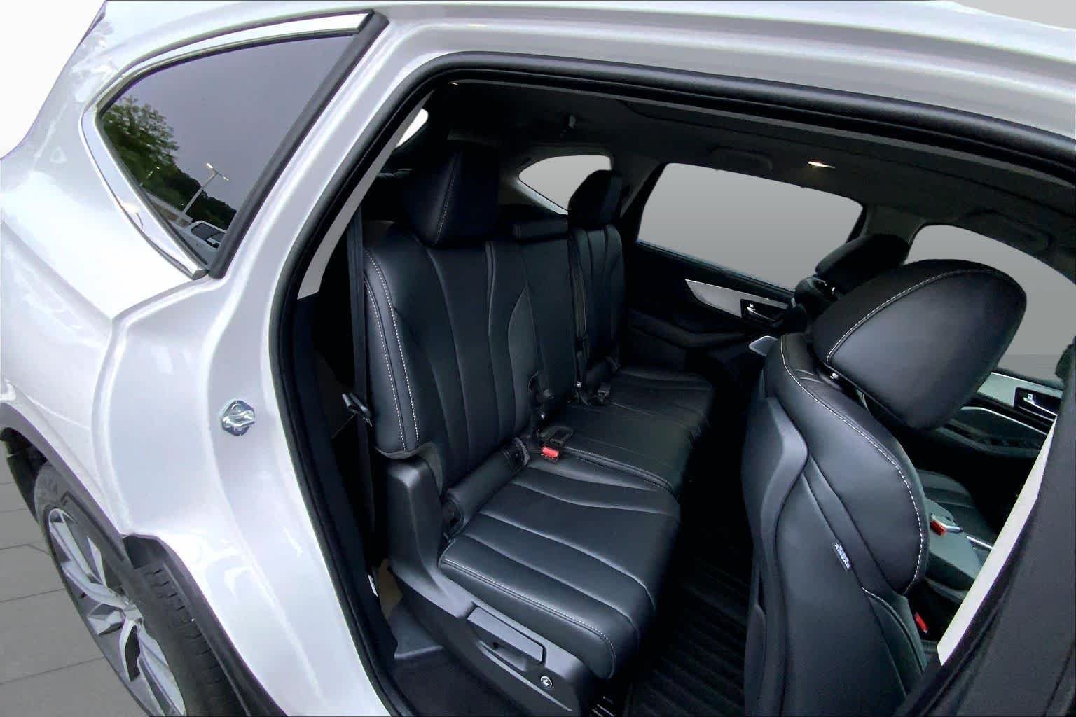 Used 2025 Platinum White Pearl Acura w/Technology Package image 19