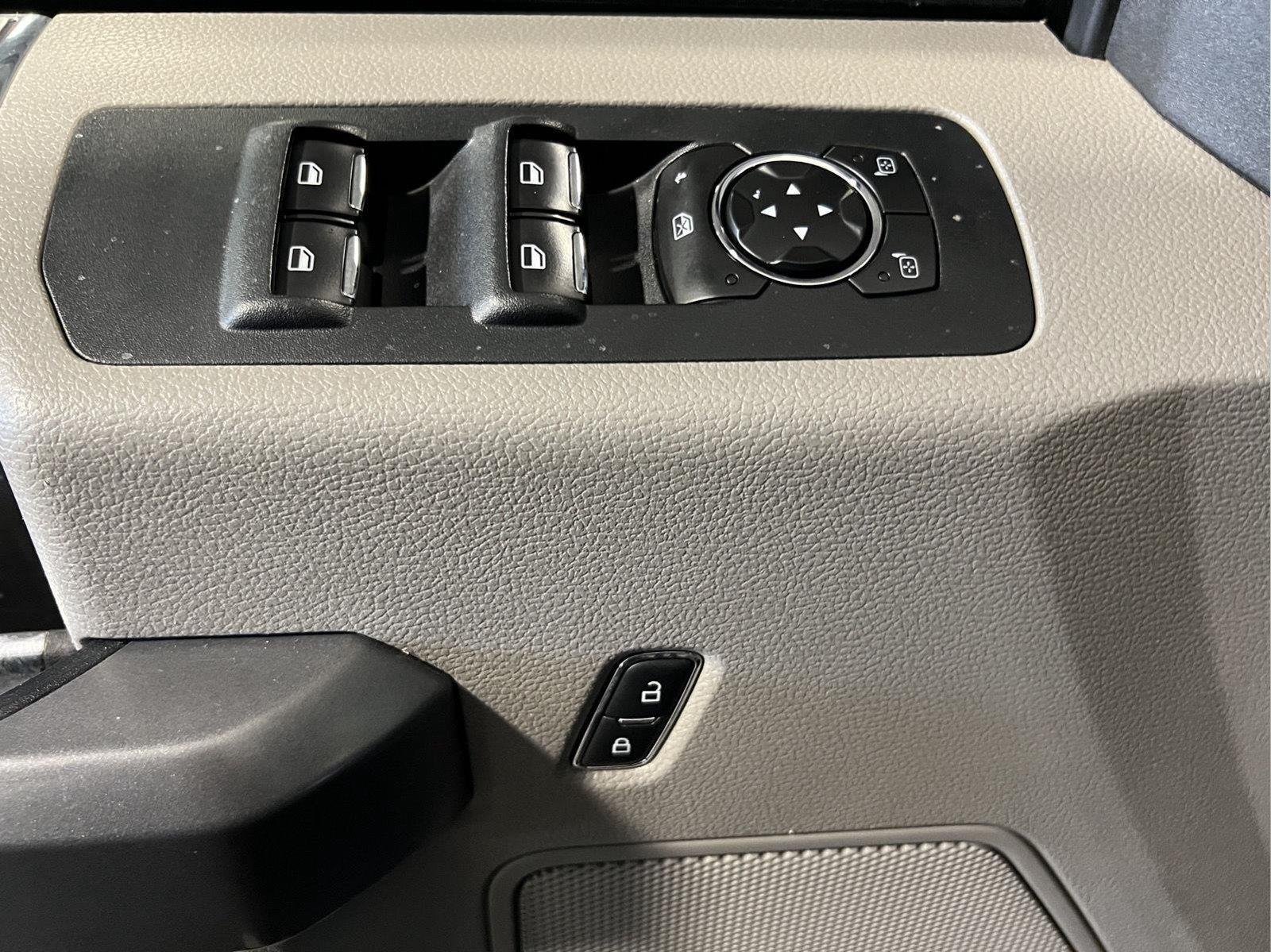 Used 2015 Blue Jeans Metallic Ford XLT image 12