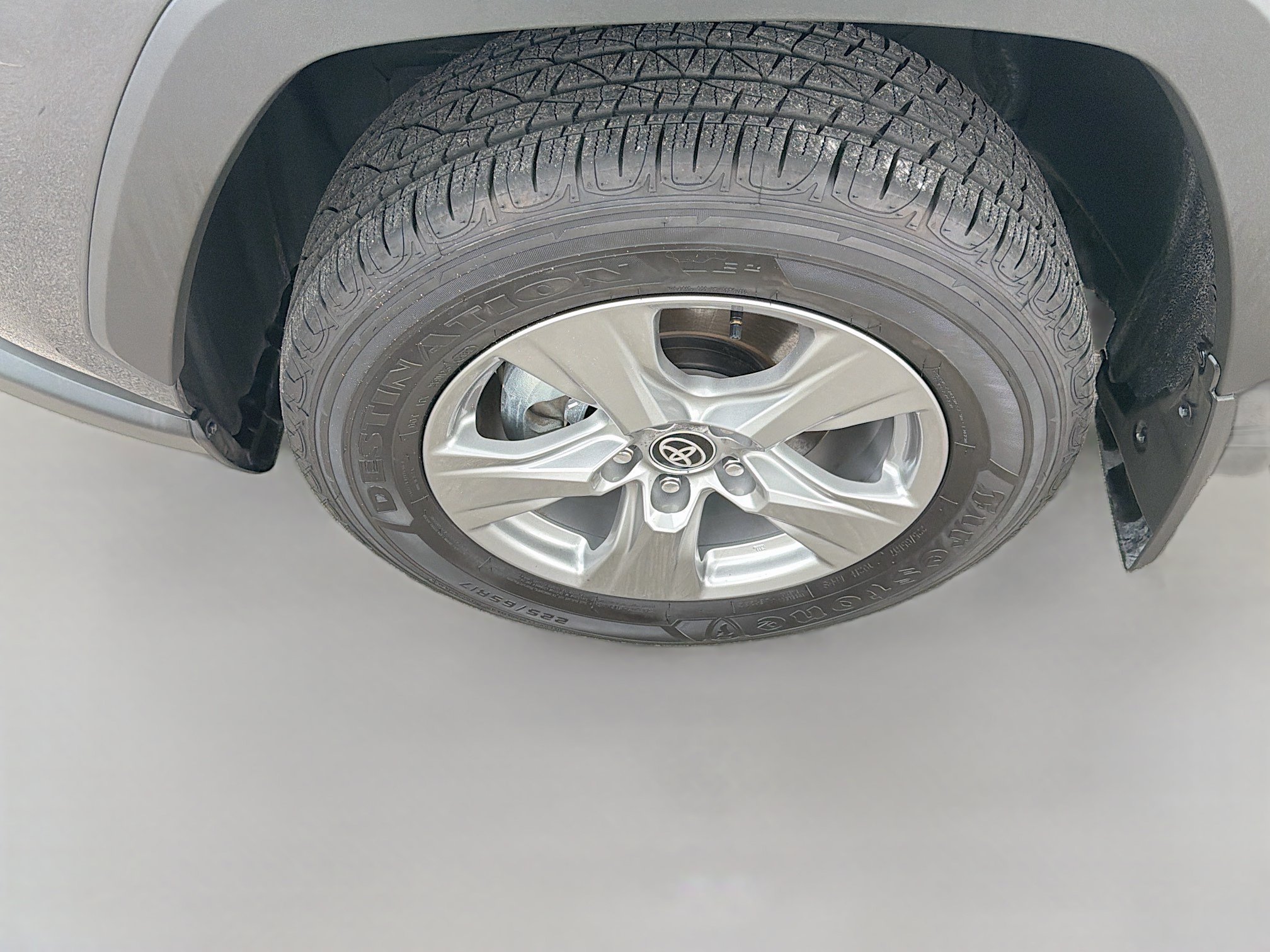 Used 2025 Magnetic Gray Metallic Toyota Hybrid XLE image 36