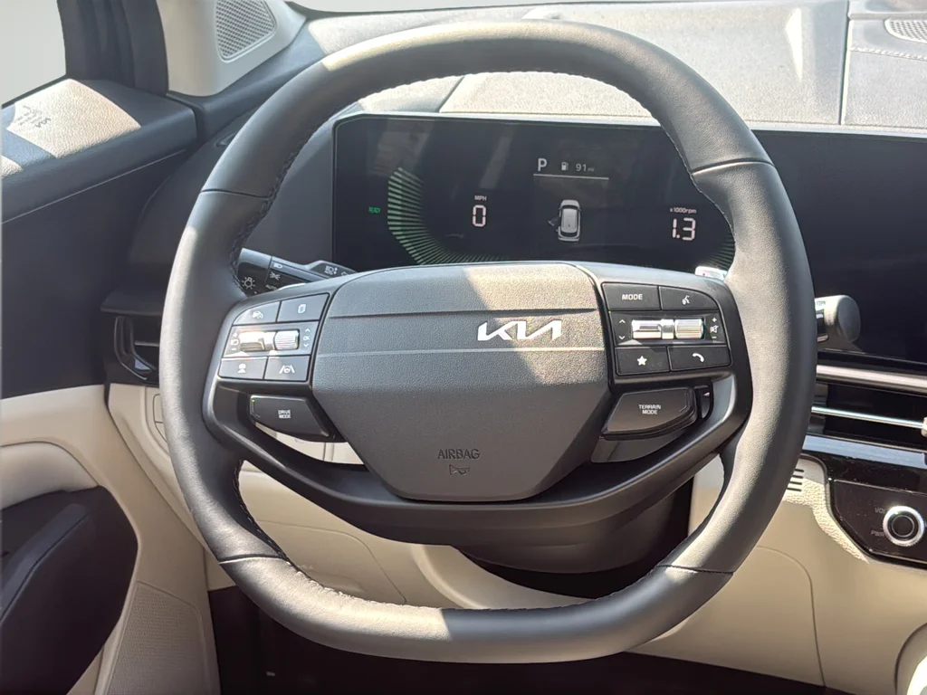 New 2027 Fusion Black Kia EX image 16