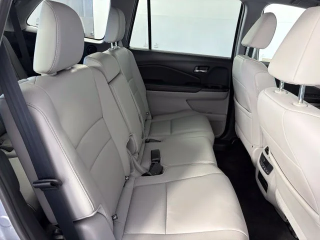 Used 2018 Silver Honda EX-L image 41