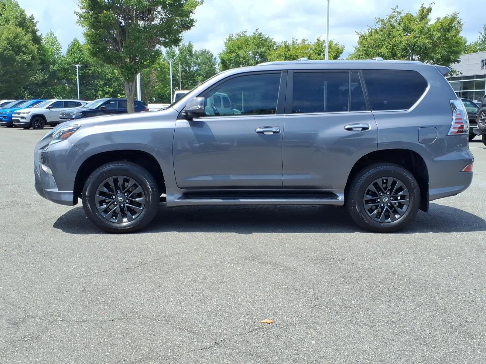 Used 2023 Nebula Gray Pearl Lexus GX 460 Premium image 3
