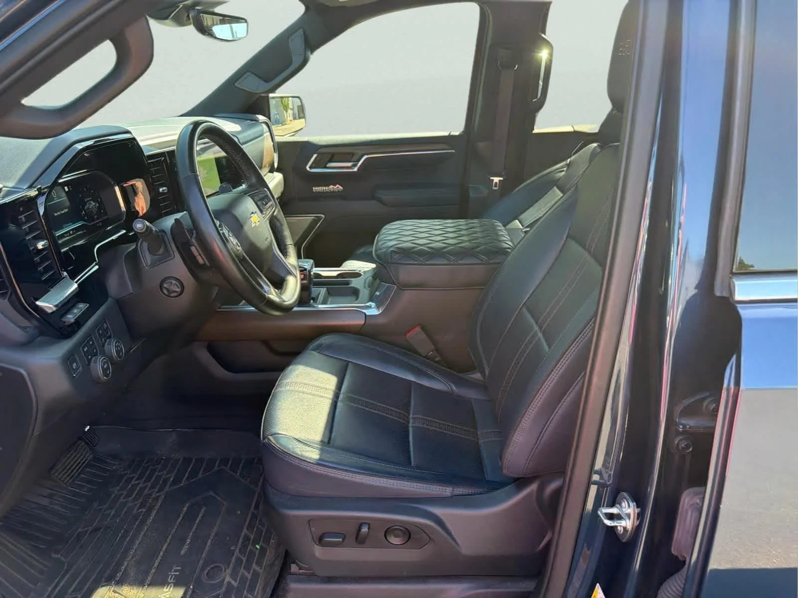 Used 2023 Northsky Blue Metallic Chevrolet High Country image 12