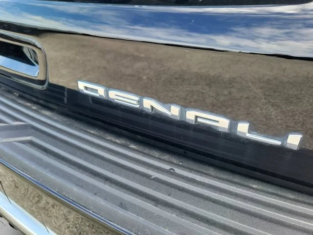 Used 2023 Onyx Black GMC Denali image 43