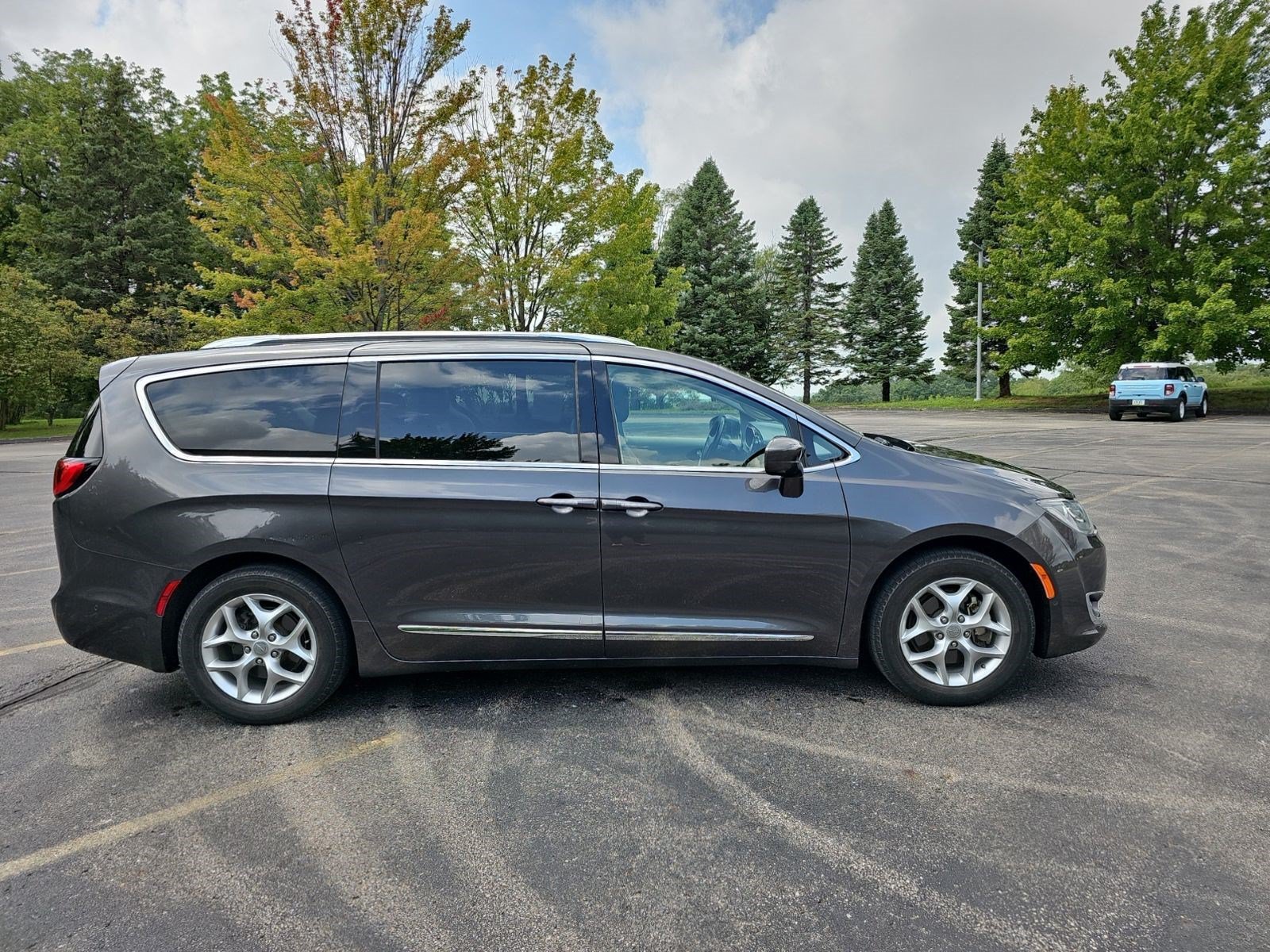 Used 2019 Granite Crystal Metallic Clearcoat Chrysler Touring L Plus image 6