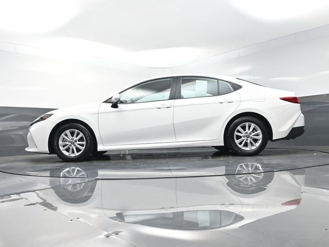 Used 2025 White Toyota LE image 34
