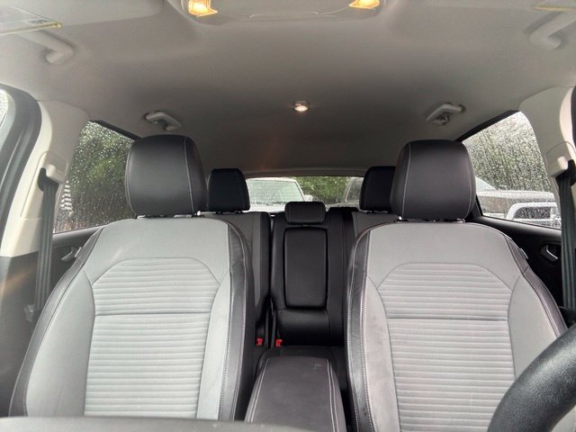 Used 2018 Oxford White Ford SE image 19