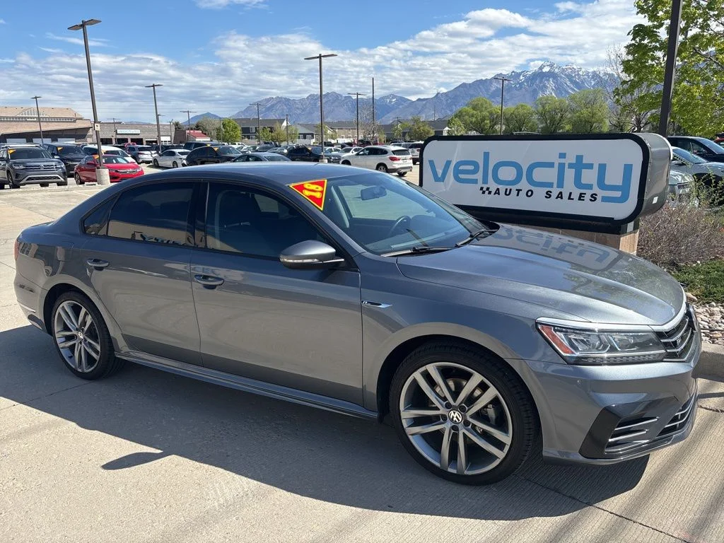 2018 Volkswagen Passat 2.0T R-Line Auto's photo