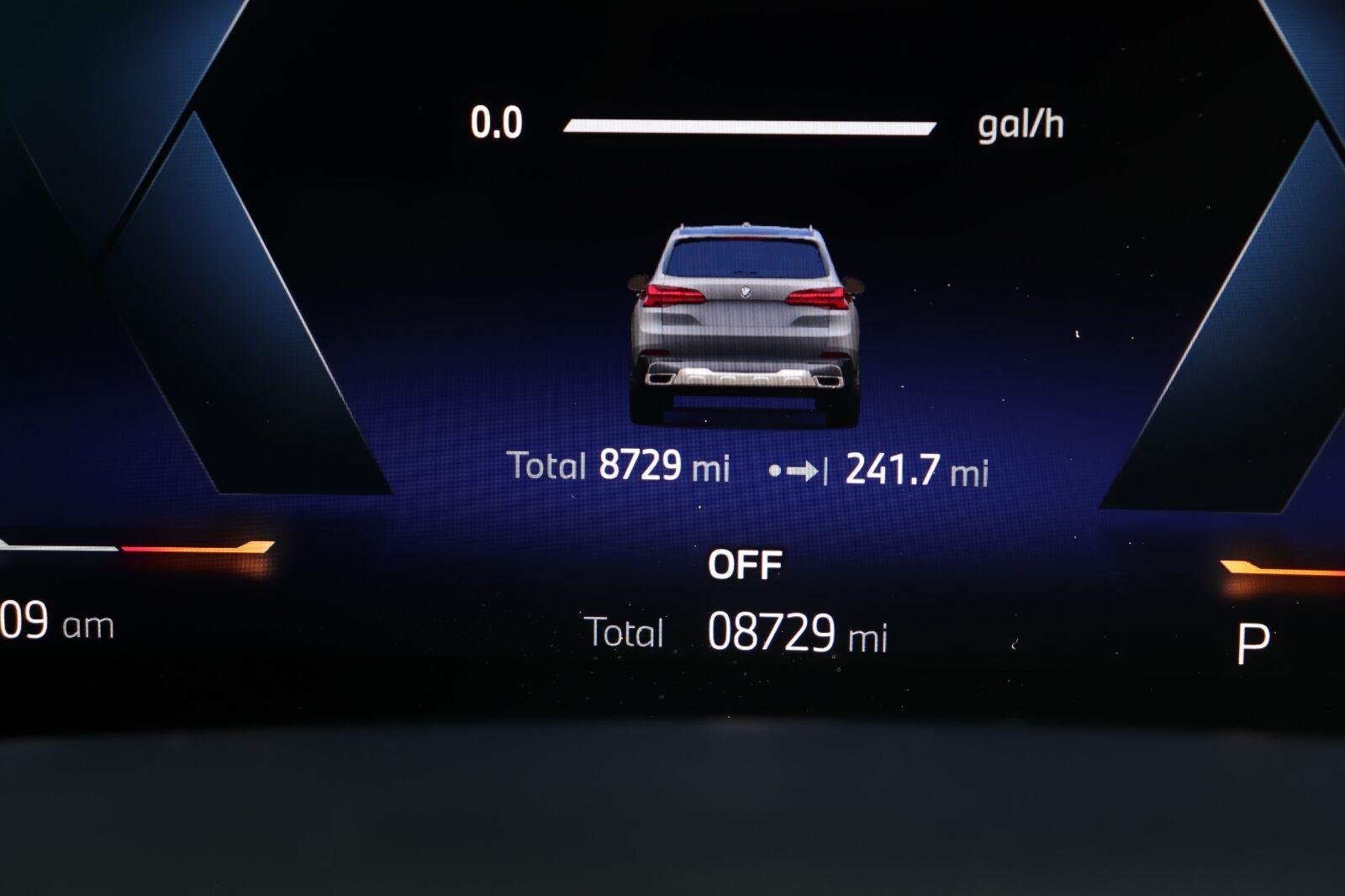 Used 2026 Skyscraper Grey Metallic BMW sDrive40i image 30