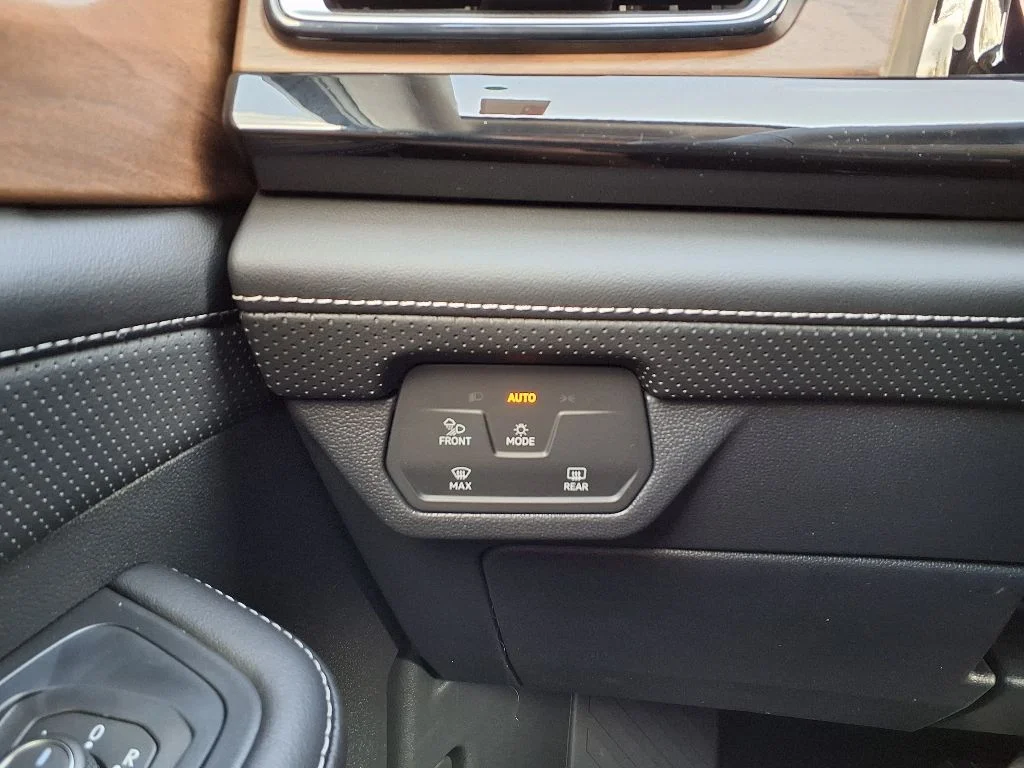 New 2026 Pure Gray Volkswagen 2.0T SE w/Technology image 23