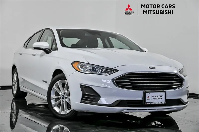2019 Ford Fusion SE's photo