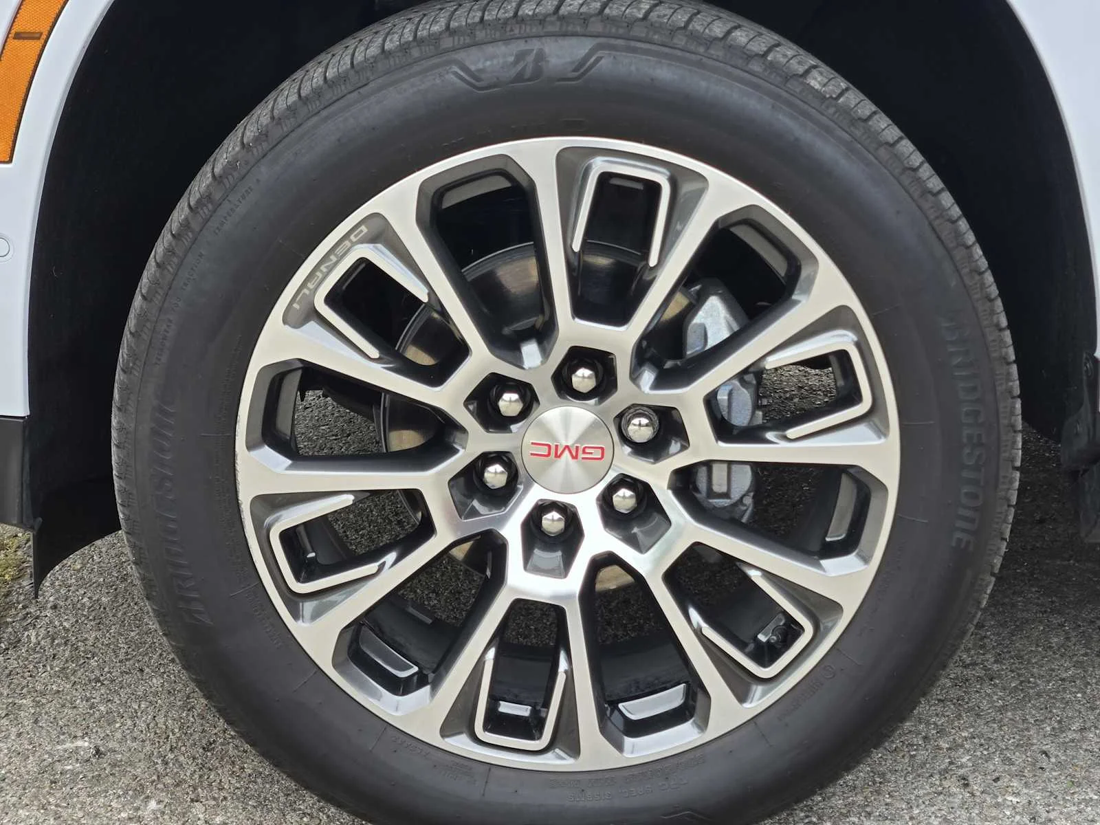 2026 GMC Yukon XL Denali - Photo 7