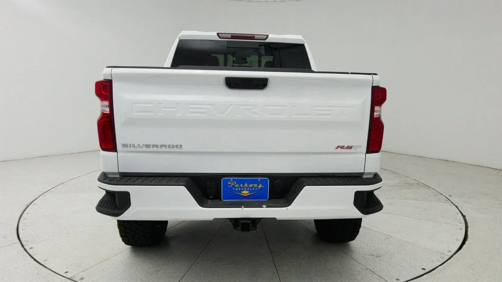 New 2026 Summit White Chevrolet RST image 6