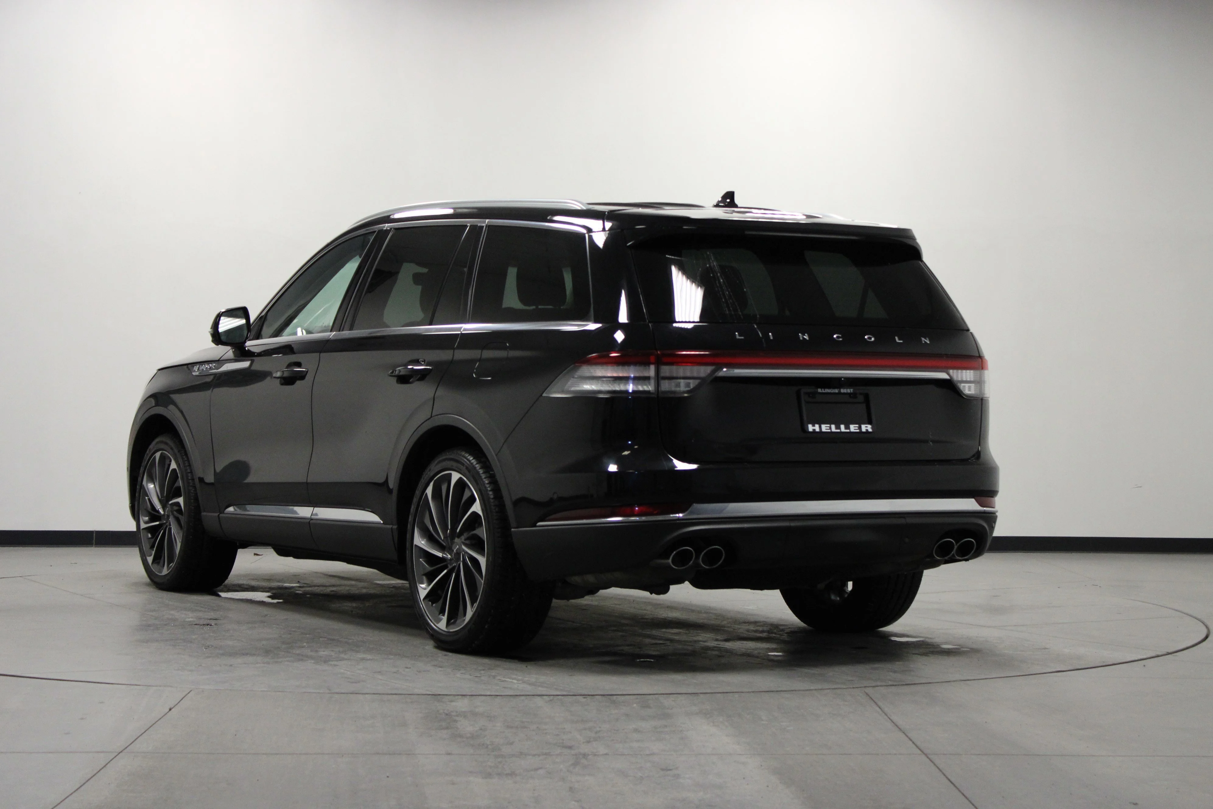 Used 2020 Black Metallic Lincoln Reserve image 6