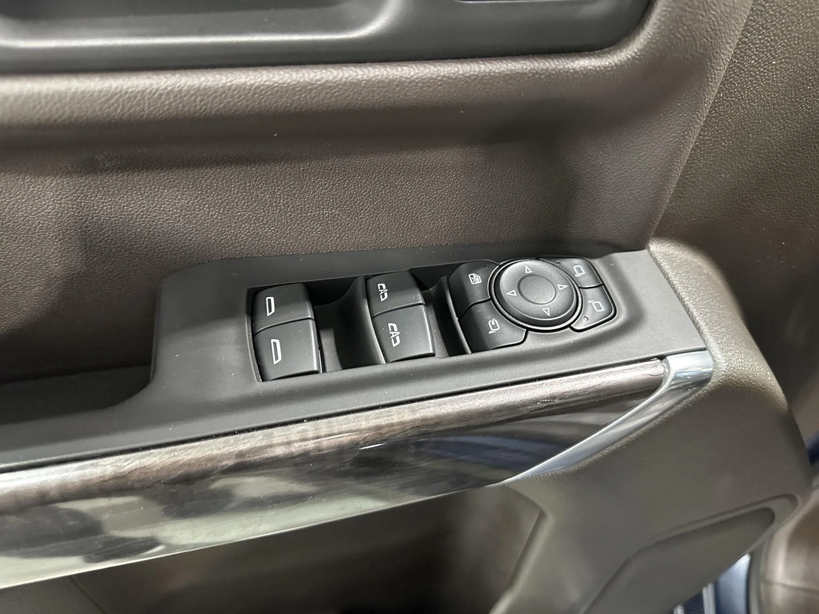 Used 2021 NORTHSKY BLUE METALLIC Chevrolet LTZ image 22