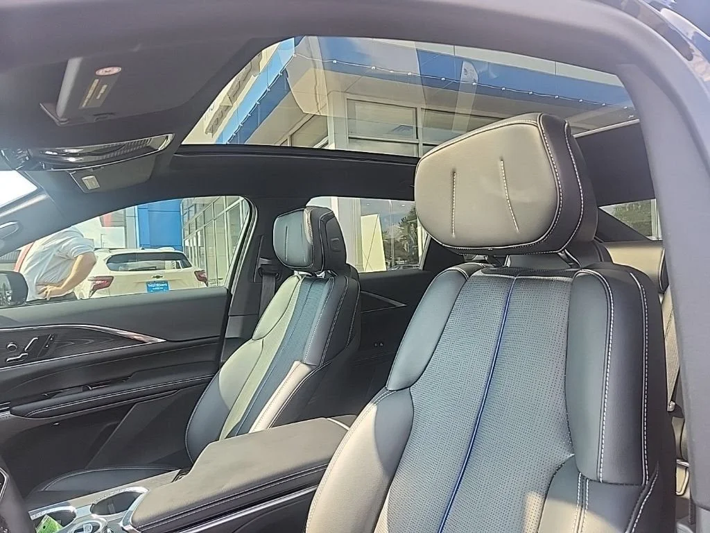 Used 2024 Black Cadillac Luxury image 9