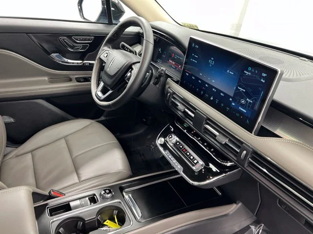 Used 2026 Blue Lincoln Premiere image 25