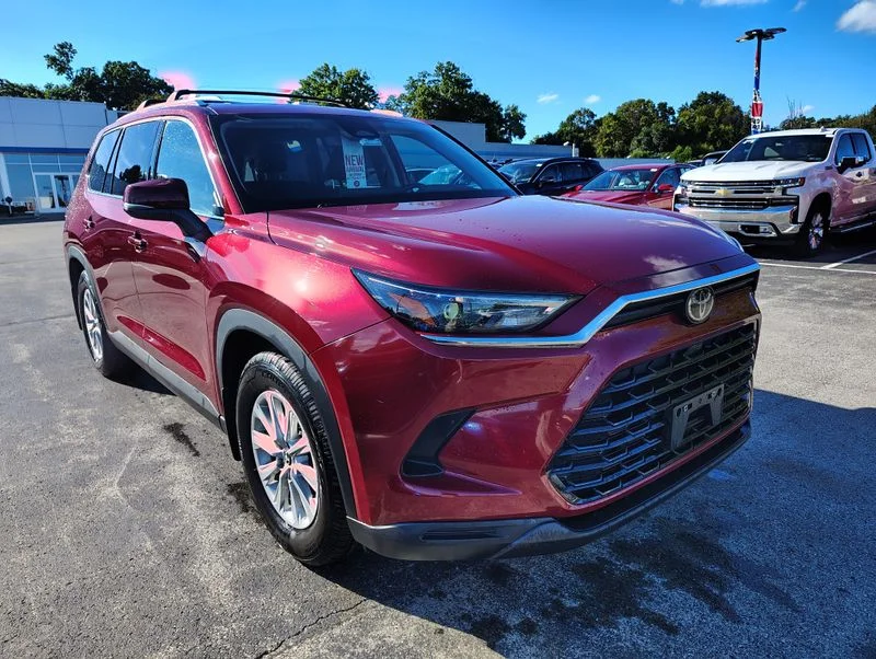 Used 2024 Red Toyota XLE image 3