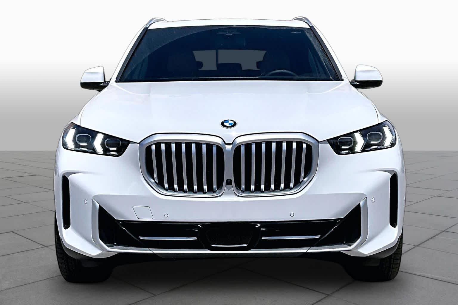 New 2026 Alpine White BMW sDrive40i image 3