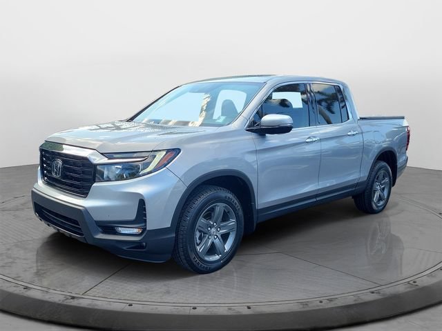 Certified Used 2023 Lunar Silver Metallic Honda AWD RTL-E image 3