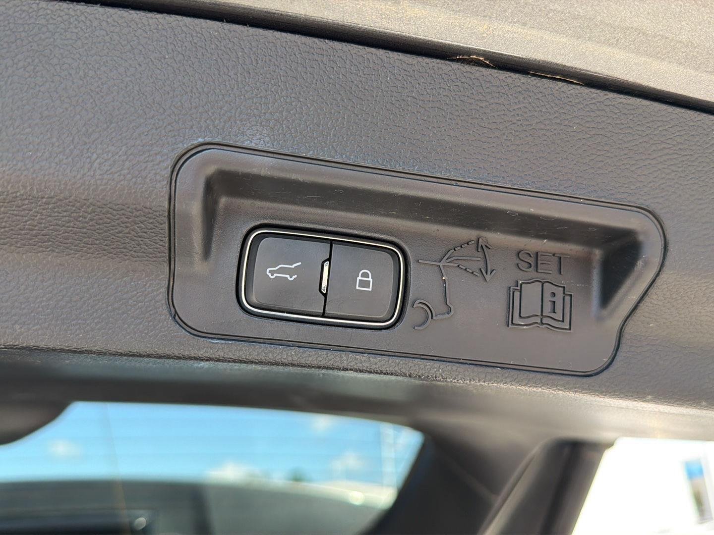 Used 2020 Magnetic Ford Base image 33