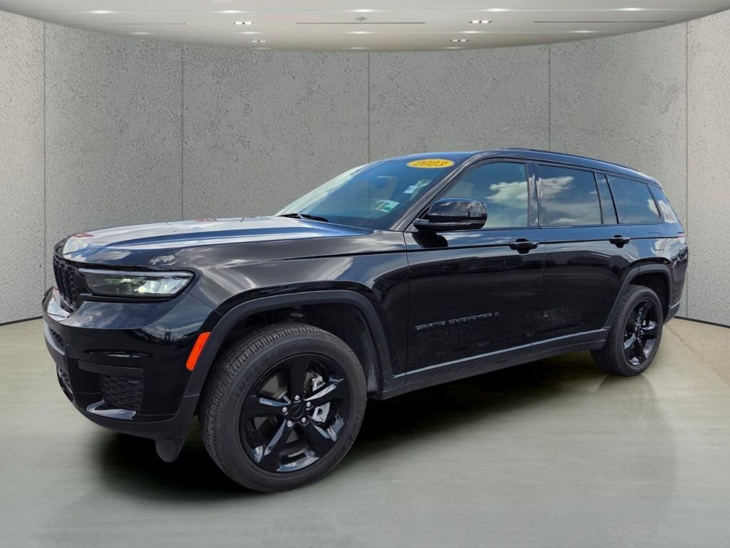 Used 2023 Black Jeep Altitude image 9