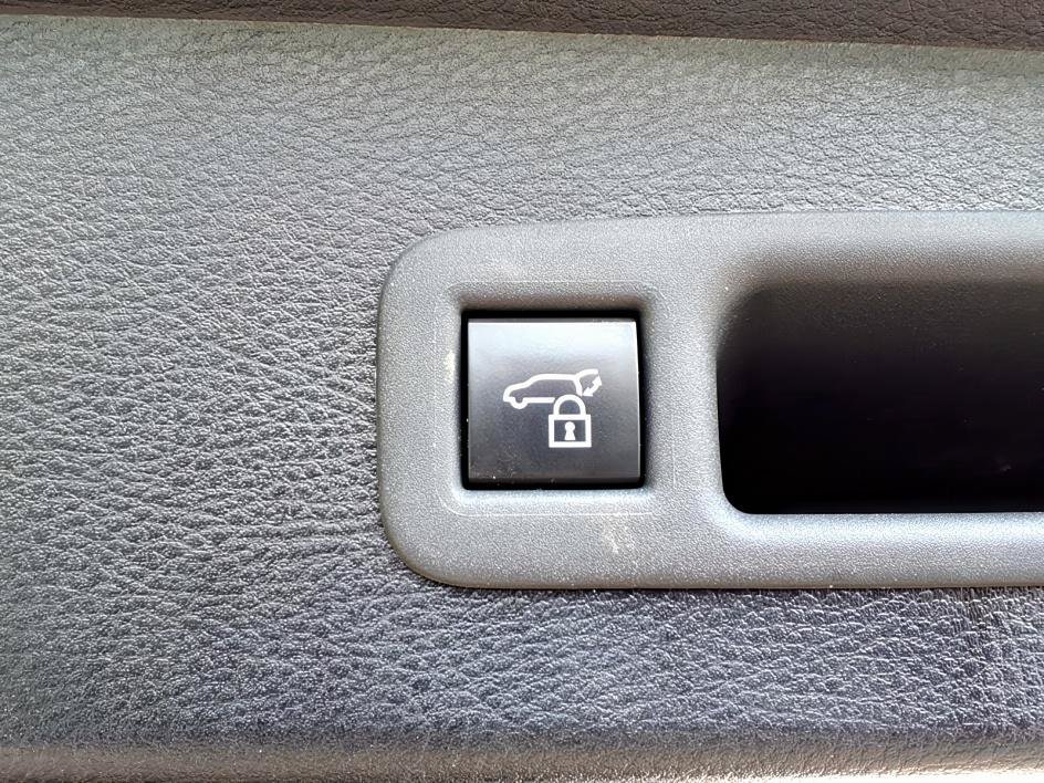 Used 2026 Wind Chill Pearl Toyota Limited image 6