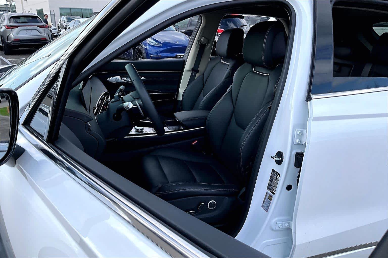 2026 GENESIS GV70 Standard - Photo 8