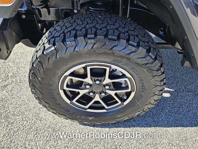 New 2026 Granite Crystal Metallic Clear-Coat Exterior Paint Jeep Rubicon image 16