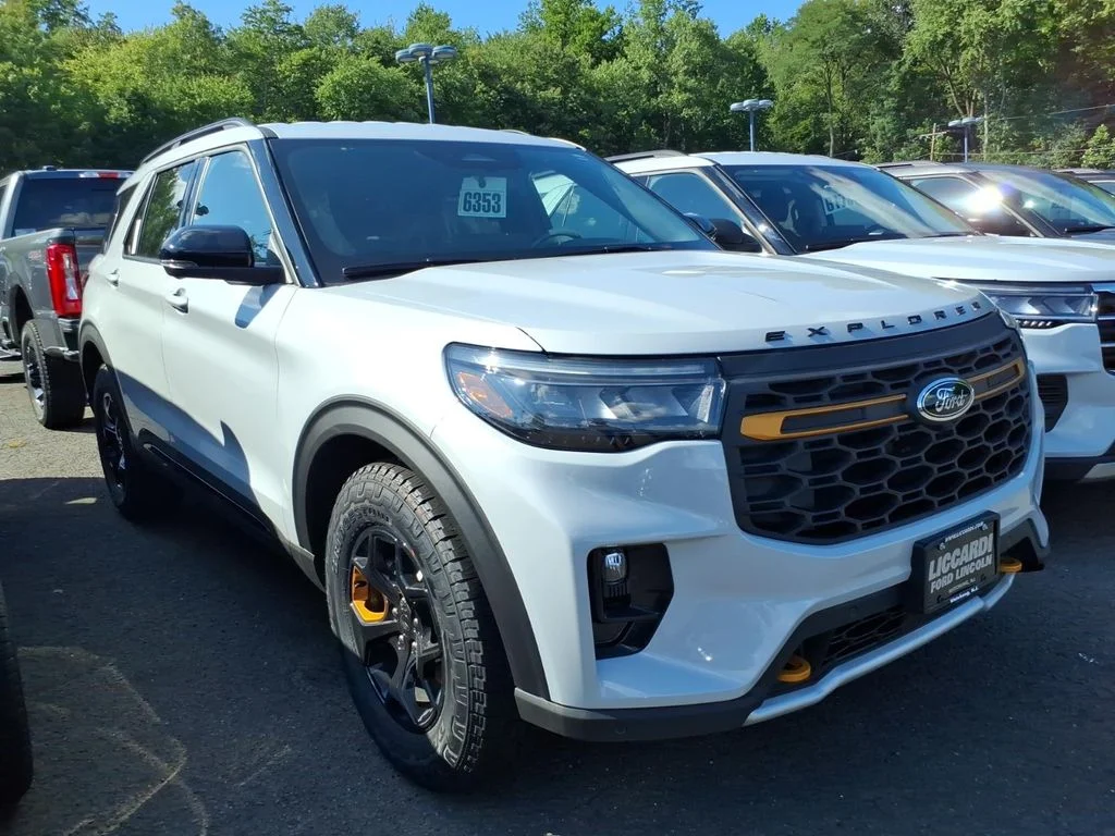 New 2026 Space White Metallic Ford Tremor® image 1