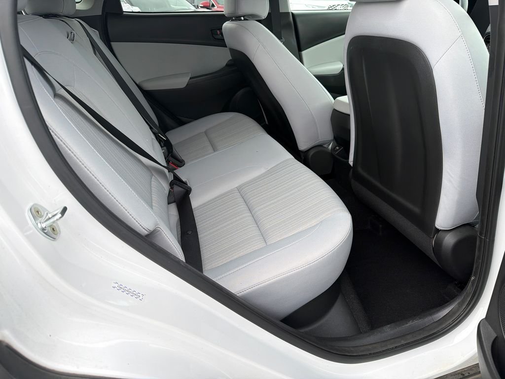 Used 2023 White Hyundai SEL image 15